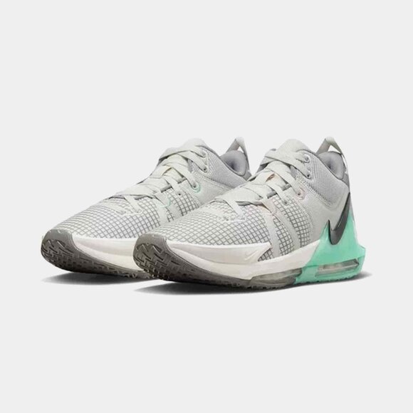 Nike Lebron Witness IIV. Brand New. Womens Size: 12 and 13.5. - Picture 1 of 8